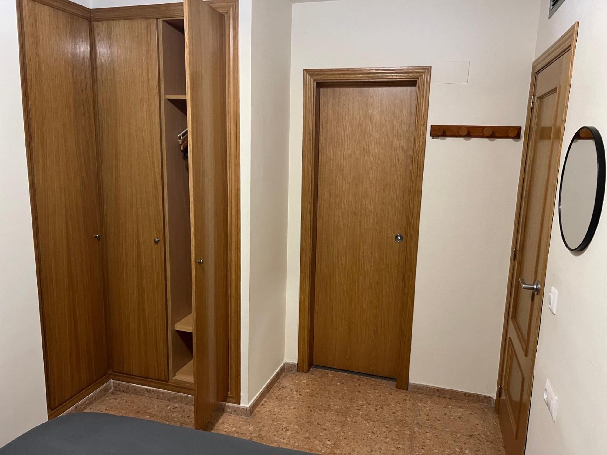 Habitacion Doble Con Bano Privado Alloggio in famiglia Valenza